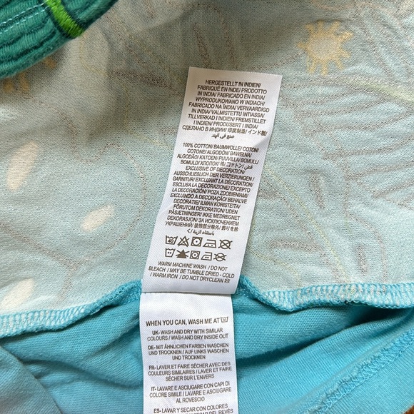 Mini Boden lovely top with 3 D flowers 11-12 - Picture 6 of 6